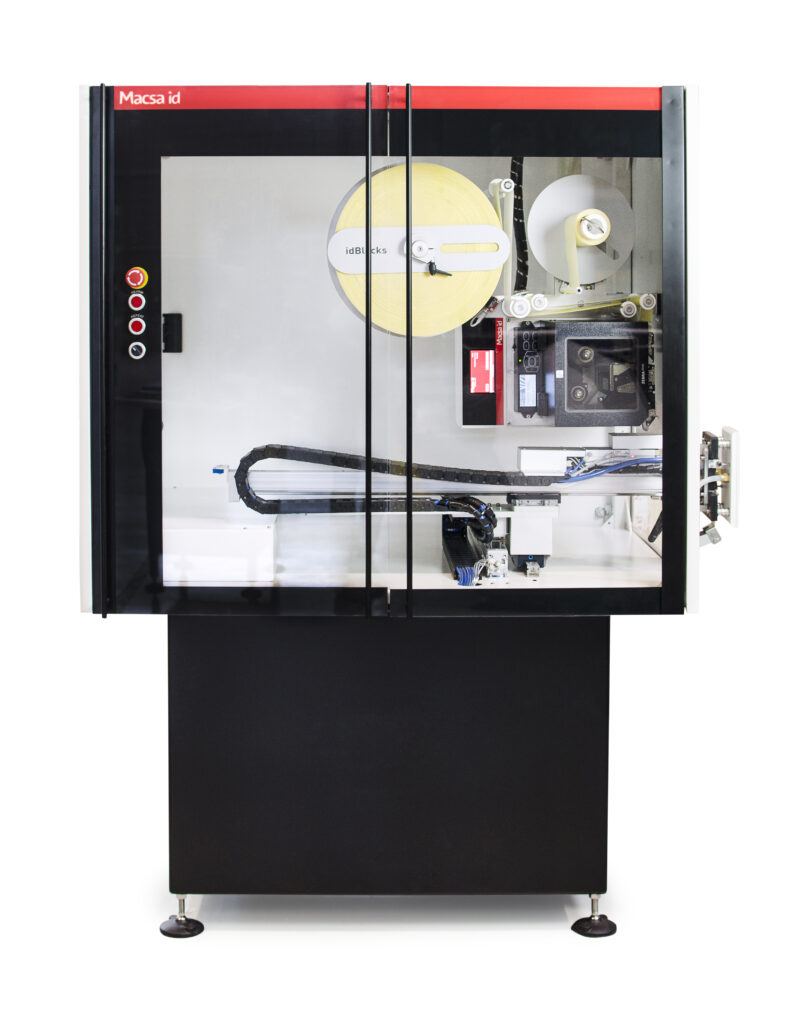 idBlocks Pallet 6011 print-and-apply pallet labelling machine in a closed cabin